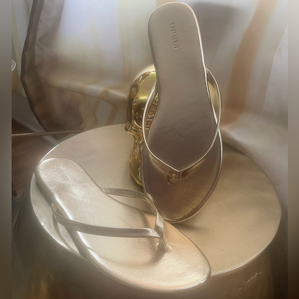 Size 10 F21 Metallic gold sandals—*never worn like new*